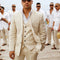 Elegante traje de tres piezas para hombre: ideal para una boda de verano o para vestir de etiqueta.
