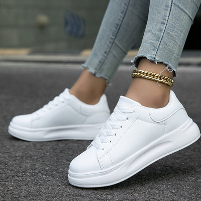 Zapatillas blancas de piel para mujer