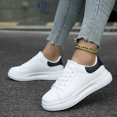 Zapatillas blancas de piel para mujer