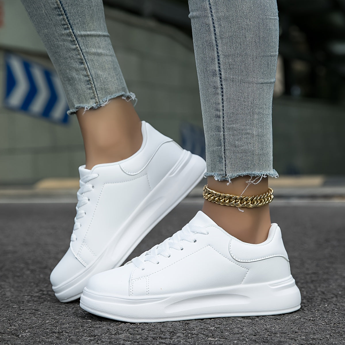 Zapatillas blancas de piel para mujer