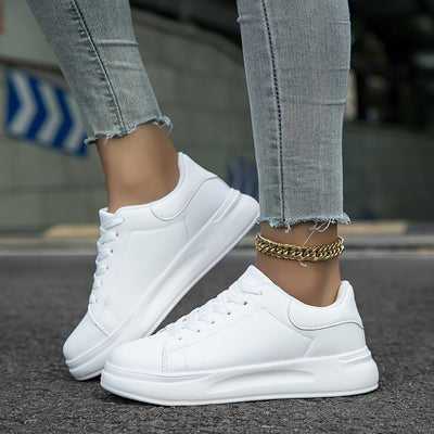 Zapatillas blancas de piel para mujer