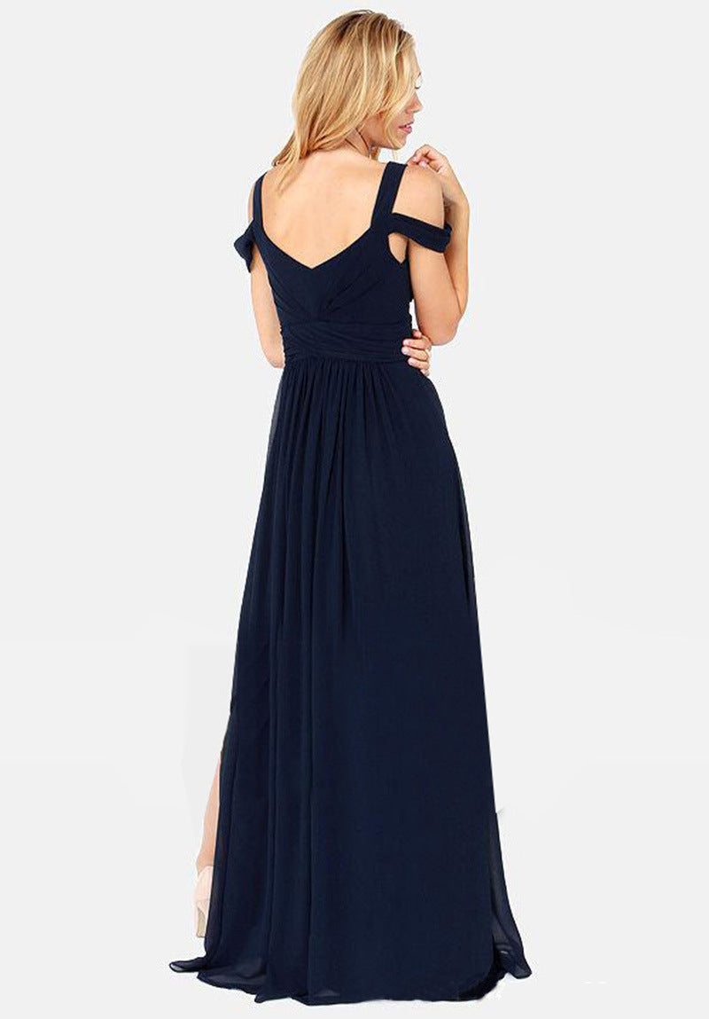 Abito da donna elegante con spalla scoperta e maxi spacco