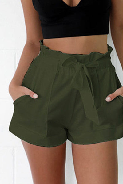 Short taille ample pour femme avec ceinture à nouer dans une coupe décontractée