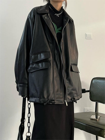 Chaqueta oversize de piel vegana negra con cierre de cremallera