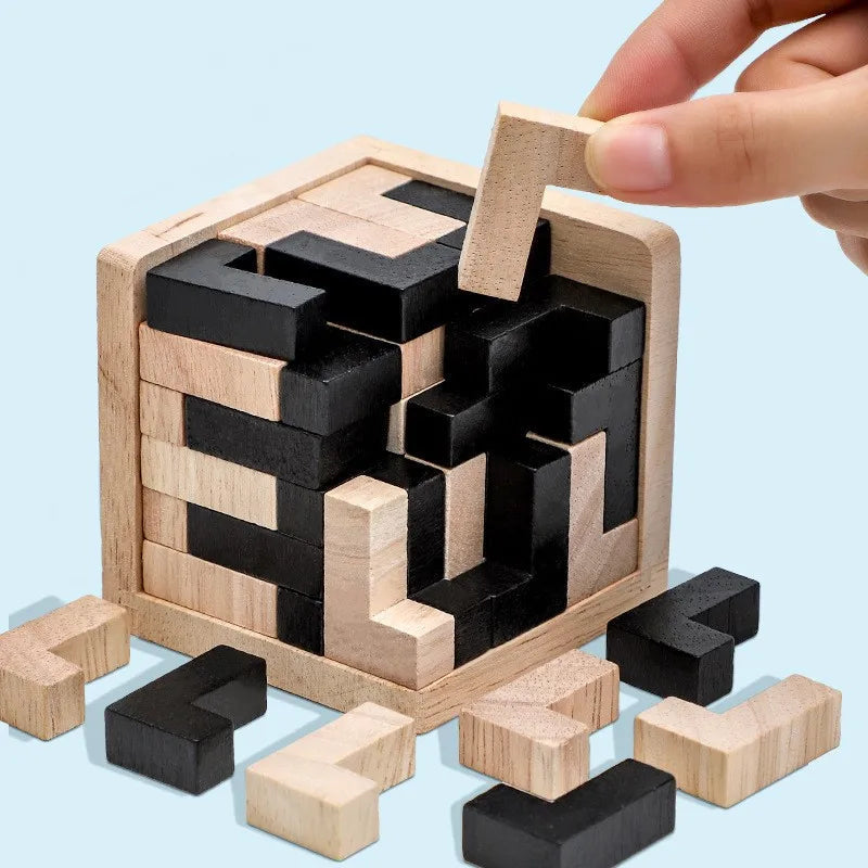 54 pezzi di un complicato puzzle in legno