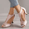 Océane Dubois | Tacones altos de moda que sujetan el pie