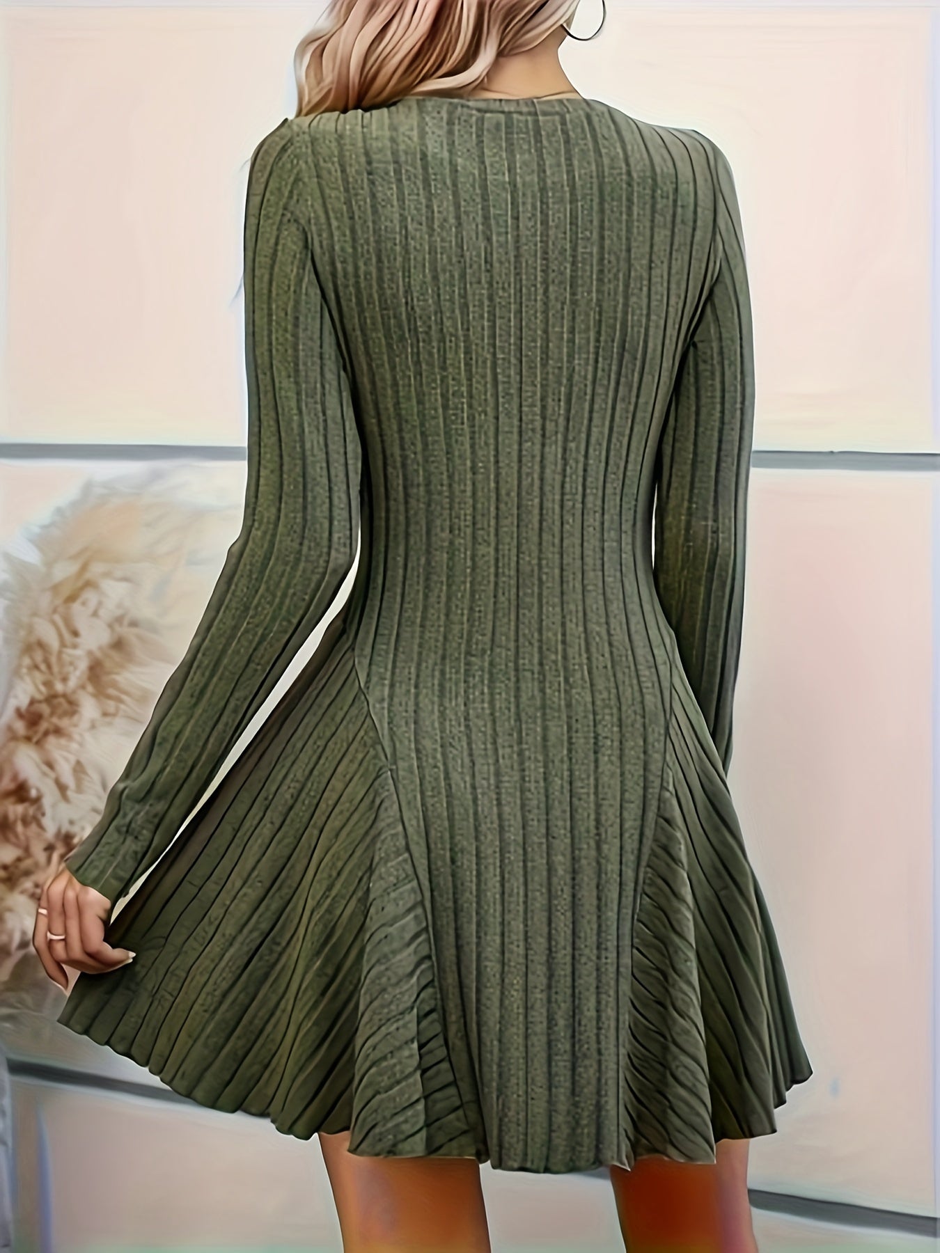 Elegante vestido de manga larga con cuello en V acanalado para mujer, ideal para cualquier ocasión.