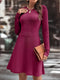 Vestido cómodo con escote redondo y ajuste elástico. 