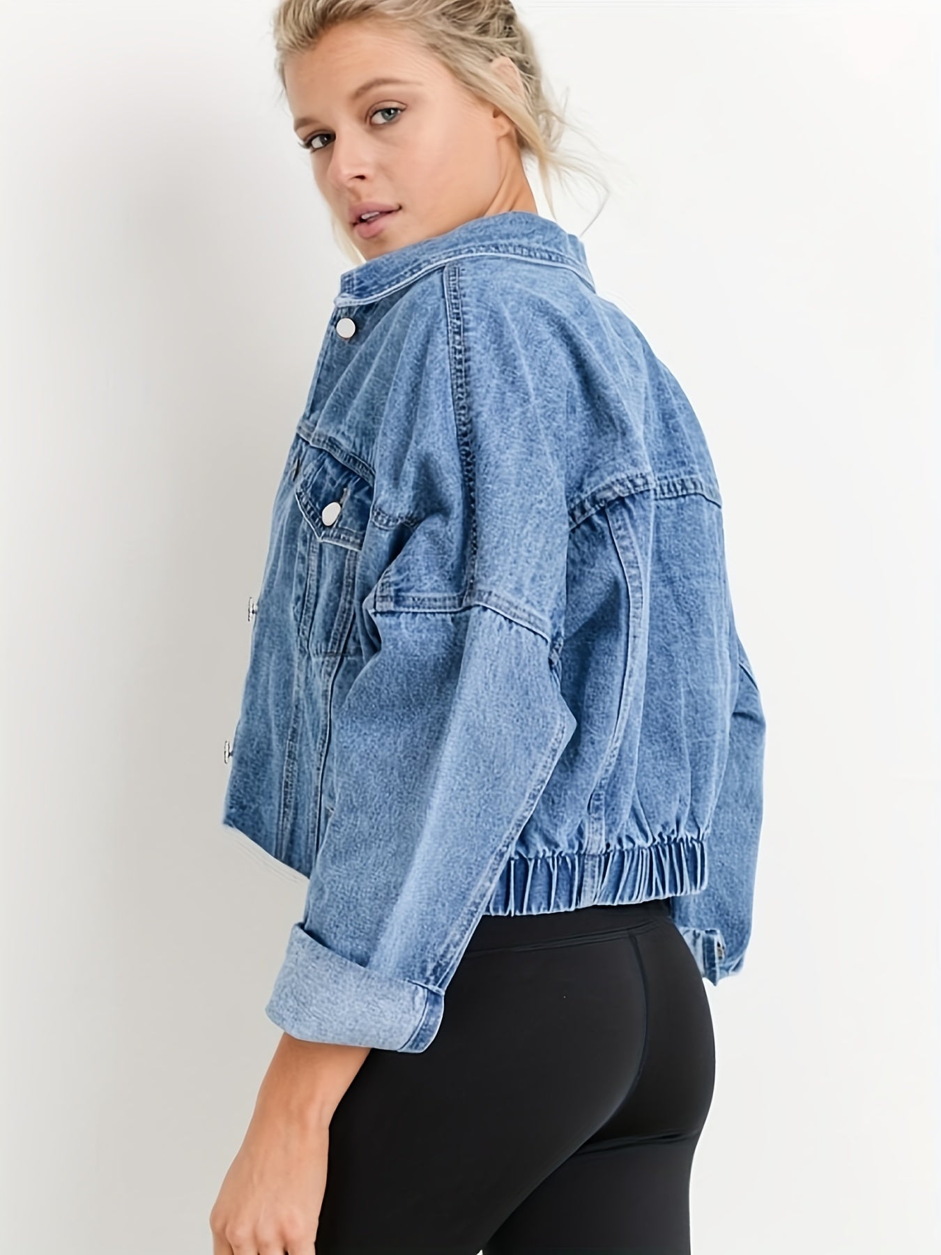 Chaqueta de mezclilla azul con cuello de revers