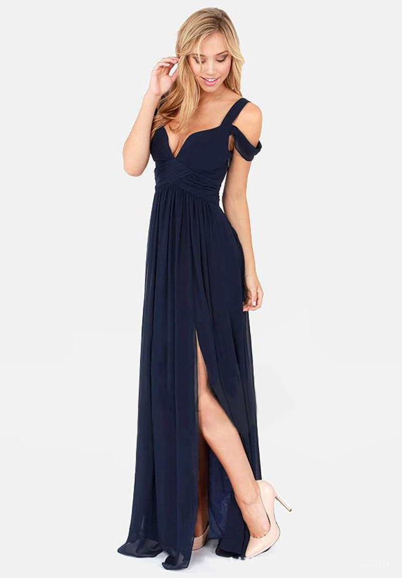 Abito da donna elegante con spalla scoperta e maxi spacco