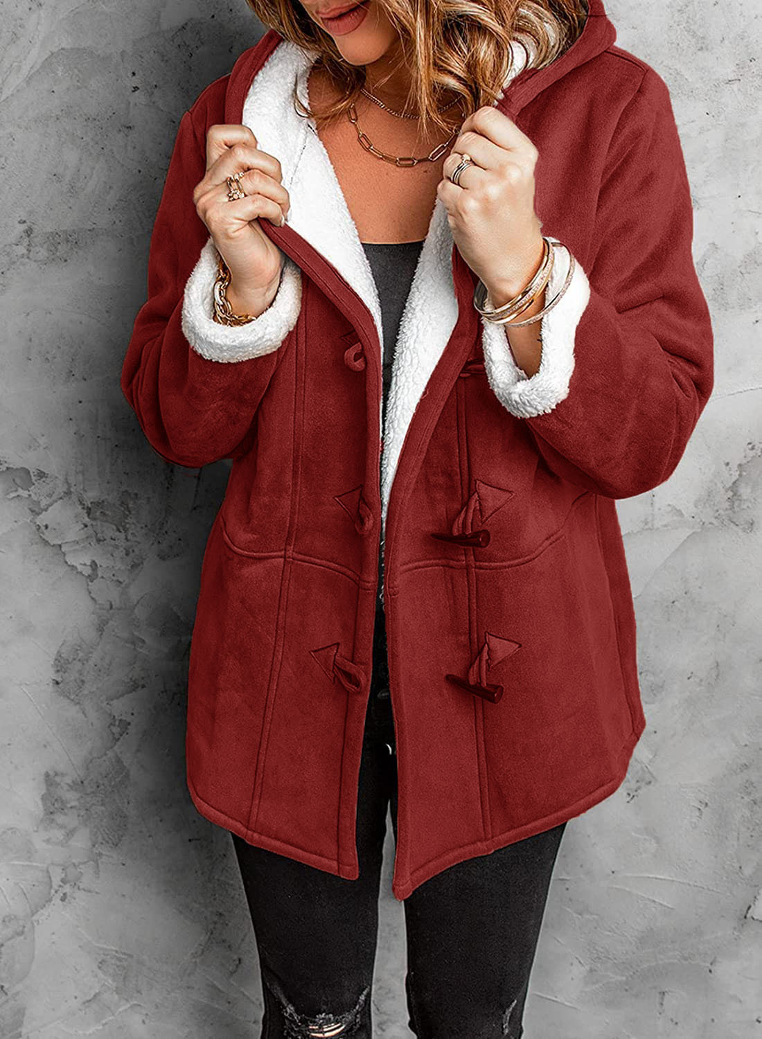 Cappotto invernale da donna con alamari, cappuccio e fodera calda