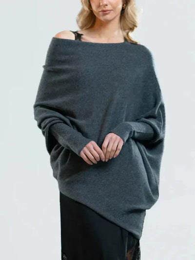 Maglione asimmetrico con spalle scoperte lavorato a maglia