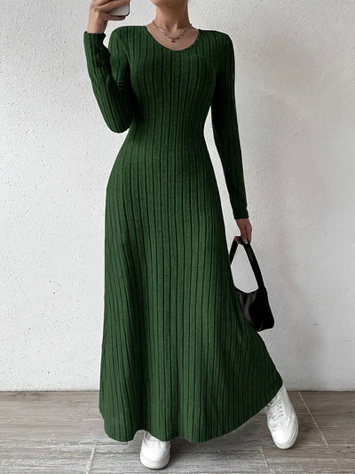 Cómodo vestido de punto acanalado de manga larga 