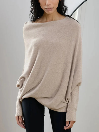 Maglione asimmetrico con spalle scoperte lavorato a maglia