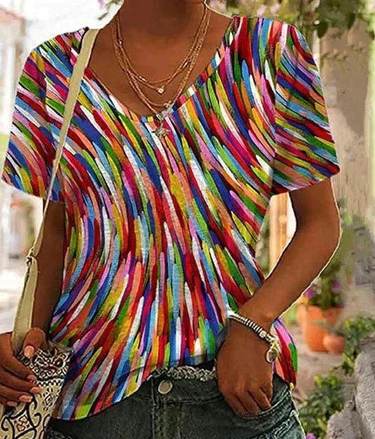 Haut à la mode avec des motifs colorés en tissu clair - femme