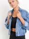 Chaqueta de mezclilla azul con cuello de revers