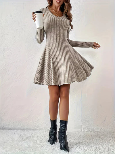 Elegante vestido de manga larga con cuello en V acanalado para mujer, ideal para cualquier ocasión.