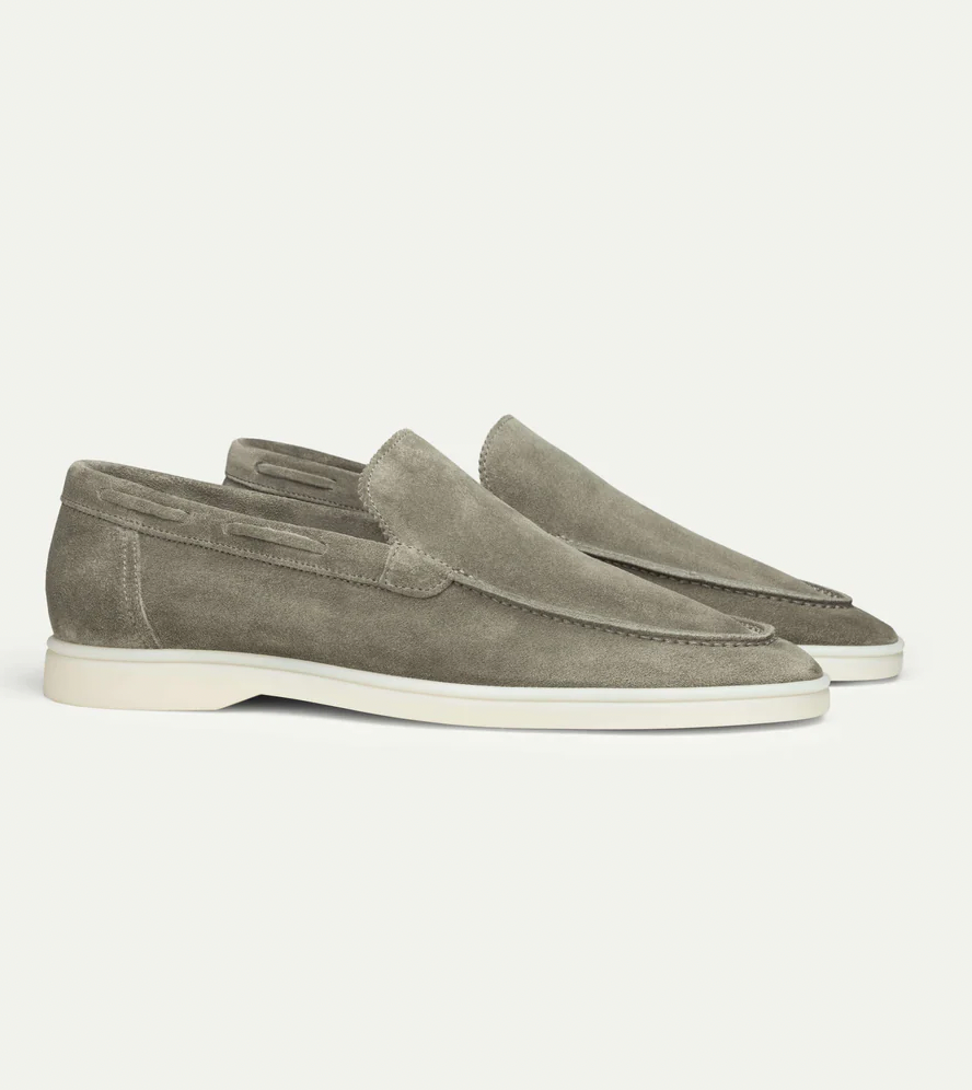 Mocasines elegantes de piel para hombre: cómodos y a la moda.