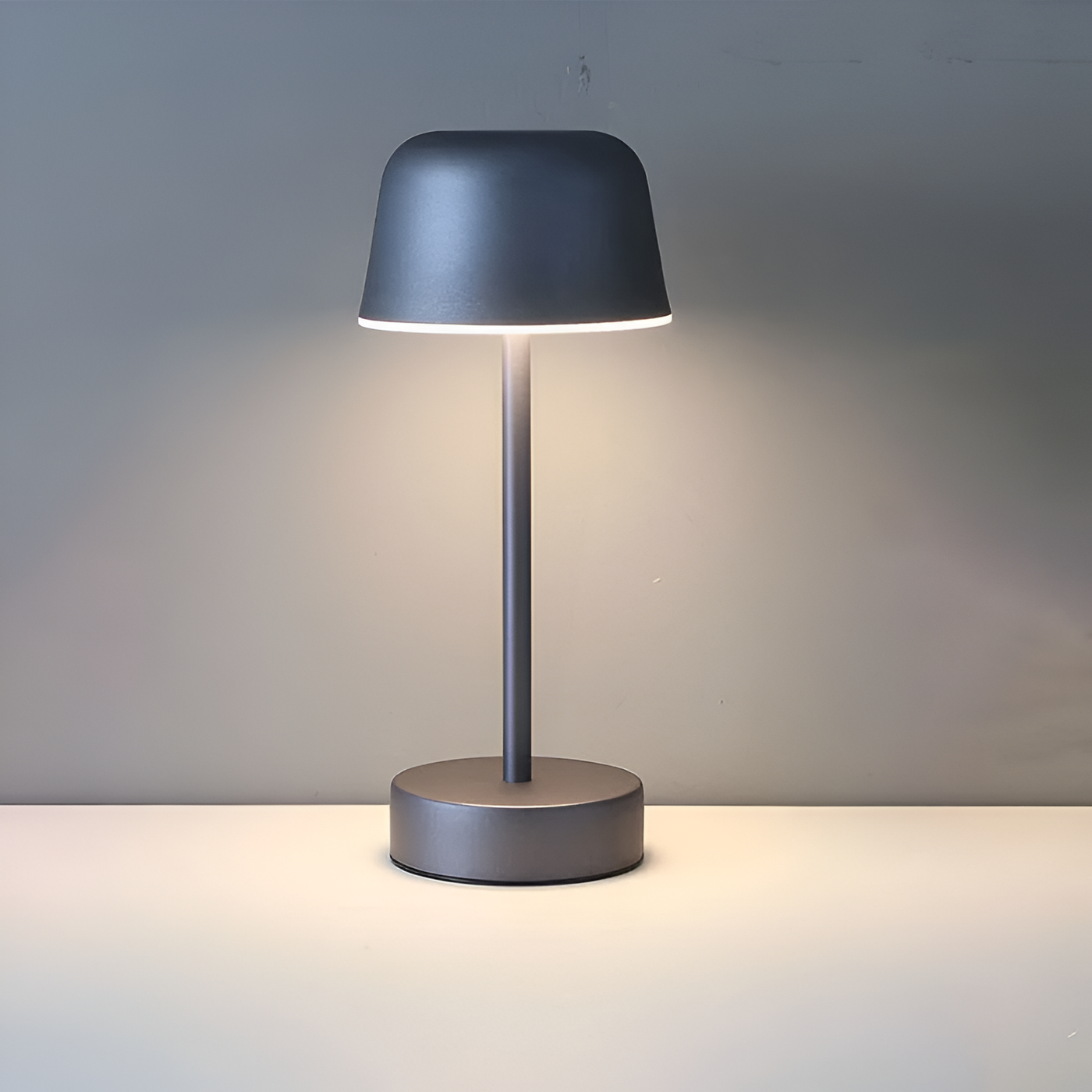 Lampada da tavolo a LED colorata dal design retrò, senza fili, USB