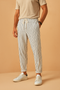 Pantalon en lin rayé pour homme au look estival décontracté