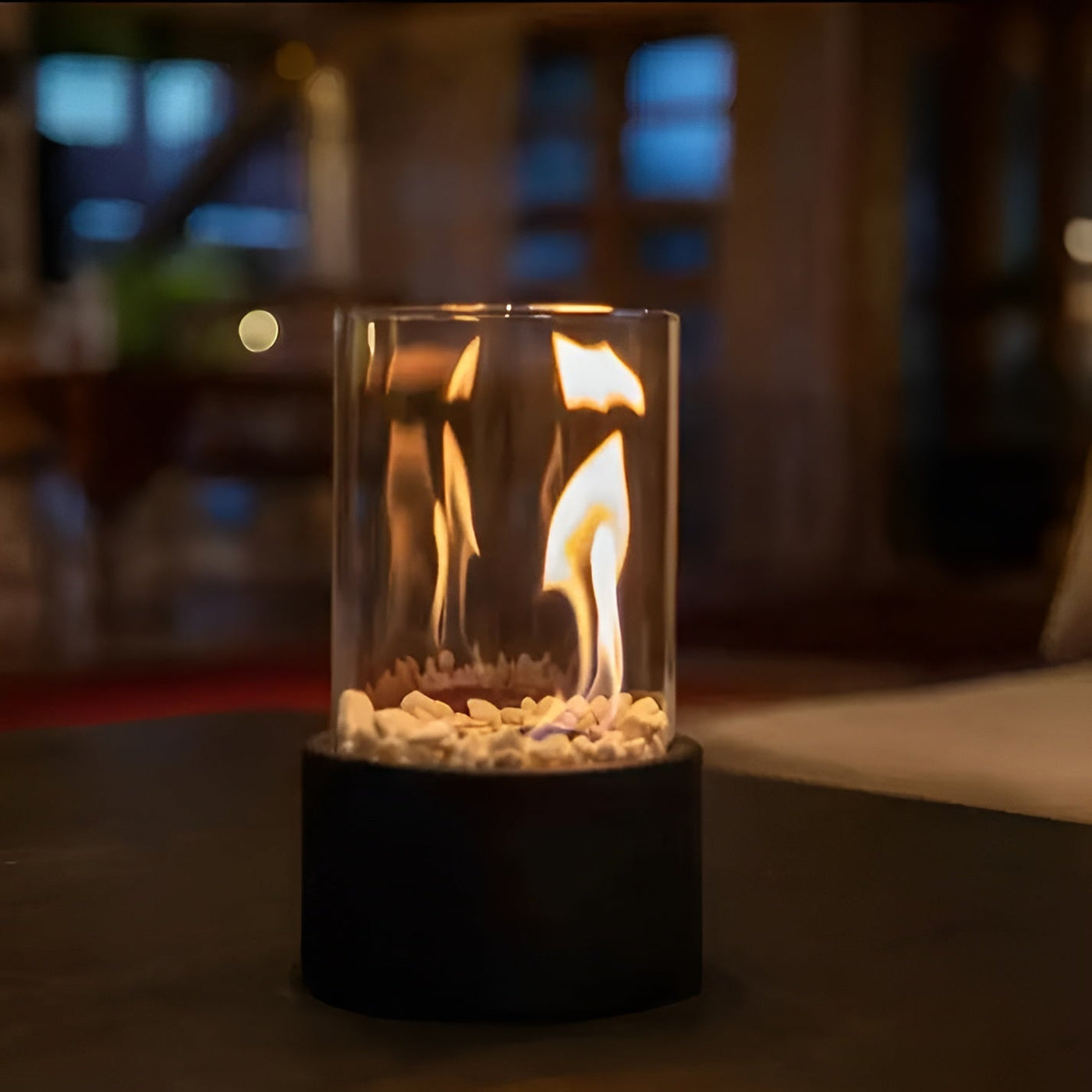 SleekFlame - Elegante brasero de mesa con base de metal negro