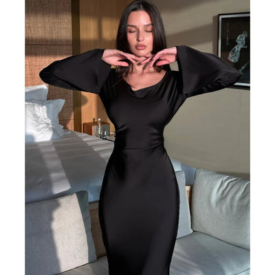 Elegante vestido largo ajustado de satén para mujer ideal para primavera/verano.