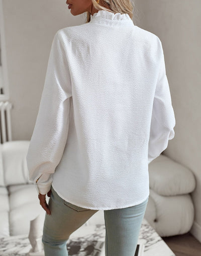Blusa de mujer elegante larga y manera con cuello alto