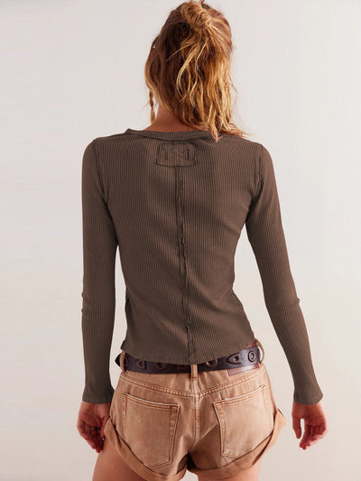 Moda perfecta | Cárdigan de punto acanalado con botones de color liso