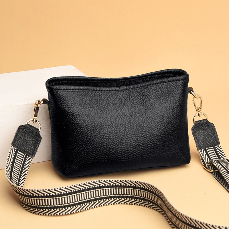 Small Women's Bag de femme avec une grande bandoulière de guitare