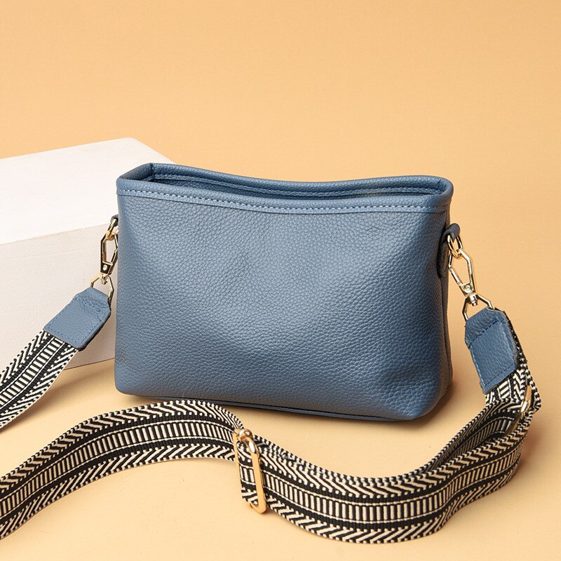 Small Women's Bag de femme avec une grande bandoulière de guitare