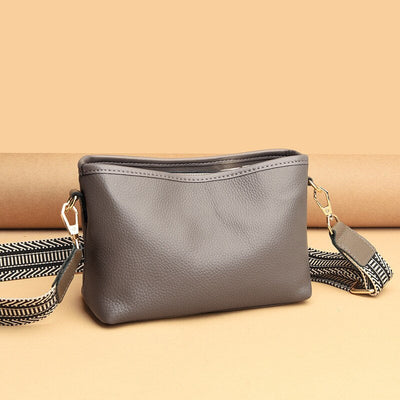 Small Women's Bag de femme avec une grande bandoulière de guitare