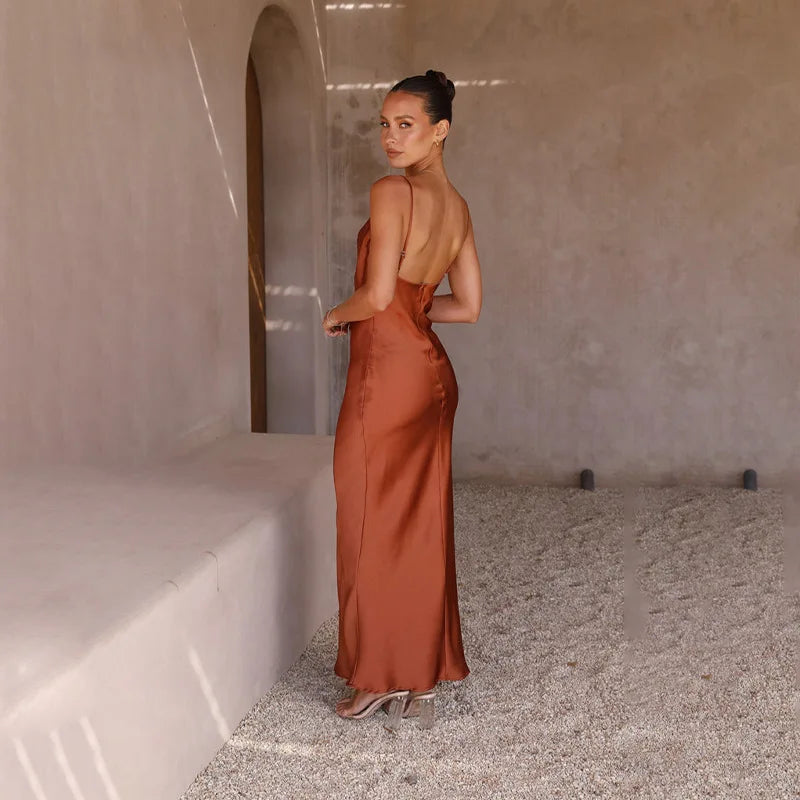 Klara | Vestido largo de satén con escote desbocado