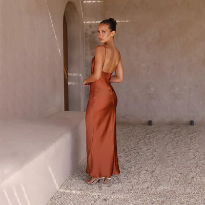Klara | Vestido largo de satén con escote desbocado