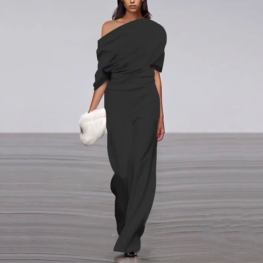 Combinaison de printemps élégante avec décolleté simple
