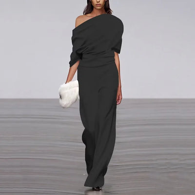 Combinaison de printemps élégante avec décolleté simple