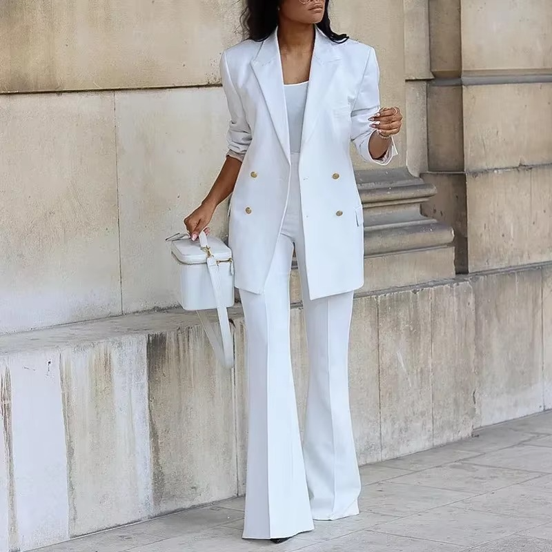 Blazer elegante da donna con chiusura a bottoni e pantaloni svasati - Set di due pezzi per ogni stagione