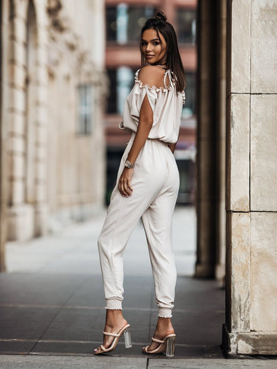 Mono informal Emma con hombros descubiertos y detalles de volantes