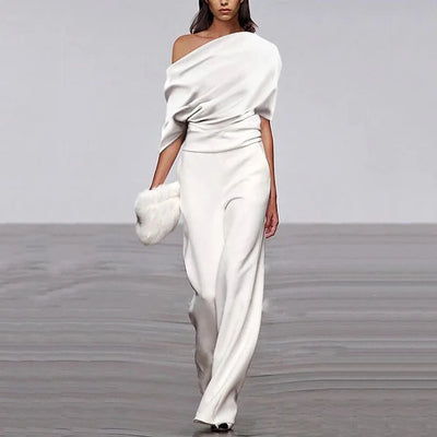 Combinaison de printemps élégante avec décolleté simple