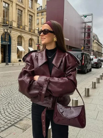 Chaqueta corta de cuero de mujer para otoño e invierno. 