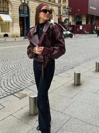 Chaqueta corta de cuero de mujer para otoño e invierno. 