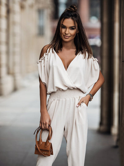 Mono informal Emma con hombros descubiertos y detalles de volantes