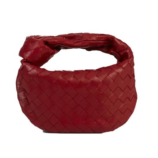 Minibolso elegante y compacto en material de alta calidad.
