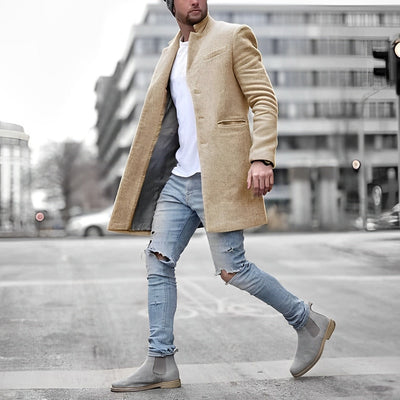 Elegante abrigo de invierno para hombre.