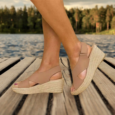 Sandalias de moda que sujetan tus pies.