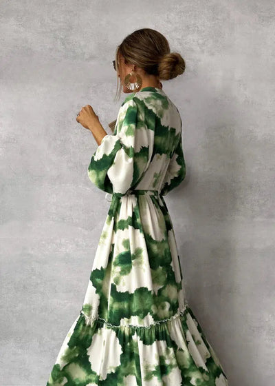 Elegante vestido largo con mangas largas y escote en V: fluido y chic.