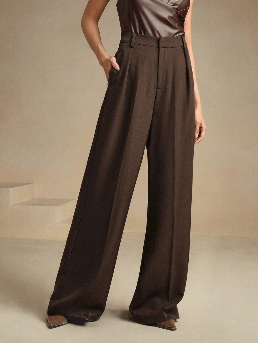 Pantalon taille haute pour femme à larges plis dans un style formel