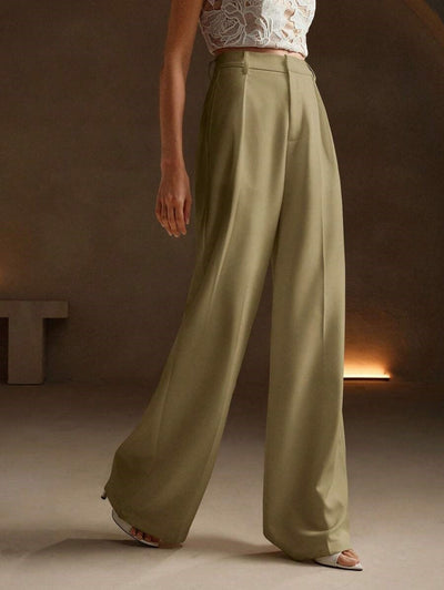 Pantalon taille haute pour femme à larges plis dans un style formel