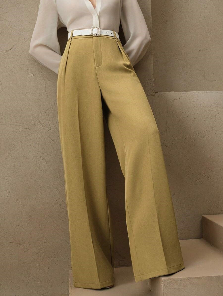 Pantalon taille haute pour femme à larges plis dans un style formel
