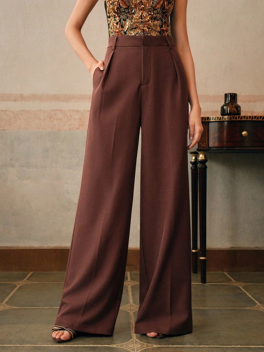 Pantalon taille haute pour femme à larges plis dans un style formel