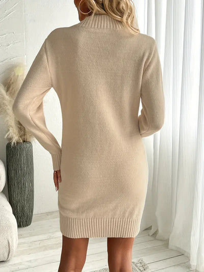 Vestido suéter cálido y elegante con escote redondo. 